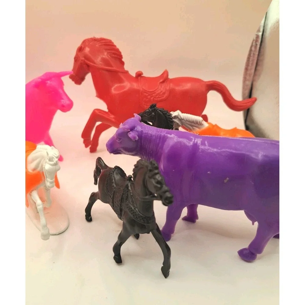 Vintage Unbranded Mixed Lot of 18 Plastic Horses Cows Toys Figures Cake Toppers